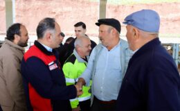 Vali Hüseyin Çakırtaş Canlı Hayvan Pazarında, Hem Kurbanlıkları İnceledi Hem Bayramlaştı!