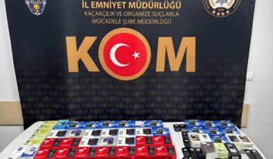 Araçtan 102 Adet Kaçak Cep Telefonu Çıktı