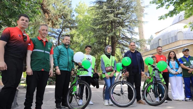 Yüzlerce Gönüllü Yeşilay İçin Pedal Çevirdi