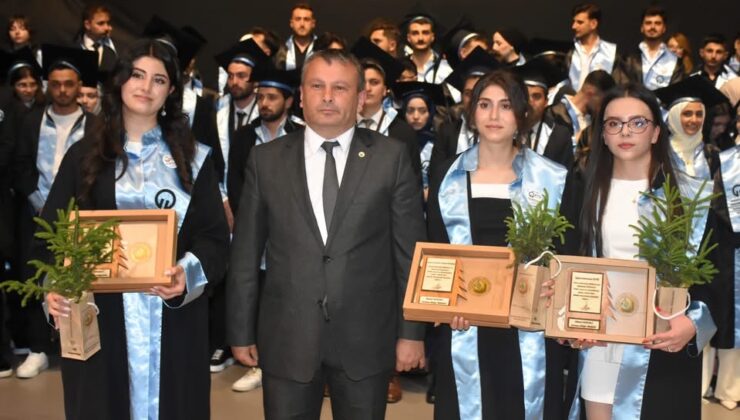 Dereceye Giren Mühendislere Bölge Müdürü Demirci’den Ödül