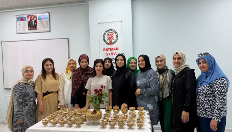 Batman’da Gönülleri Isıtan Etkinlik: Kursiyerlerin Hazırladığı Aşureler Vatandaşlara İkram Edildi