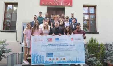 Erasmus Projesi ile Gelen Gençler Kars Valisi Ziya Polat’ı Ziyaret Etti