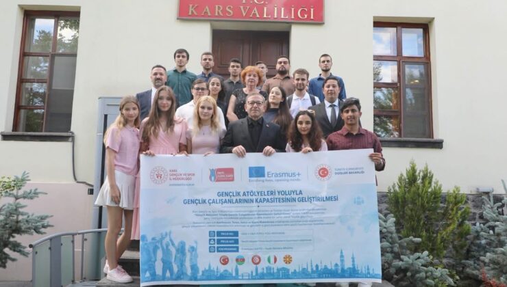 Erasmus Projesi ile Gelen Gençler Kars Valisi Ziya Polat’ı Ziyaret Etti