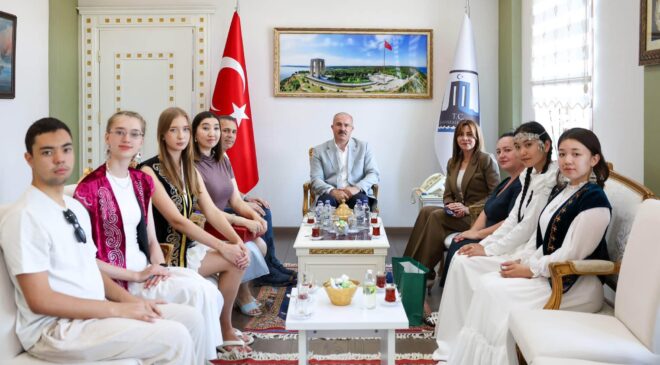 Kazakistanlı Heyet Vali Toraman’ı Ziyaret Etti