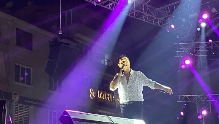 Tosya’da Hasan Yılmaz Rüzgarı! Festivalde Coşku Tavan Yaptı, Meydan Halaylarla Sallandı